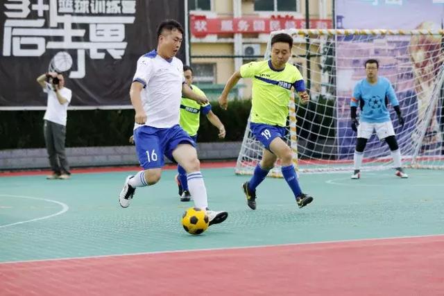 迪玛利亚社交媒体晒全家福 祝所有人2025新年快乐